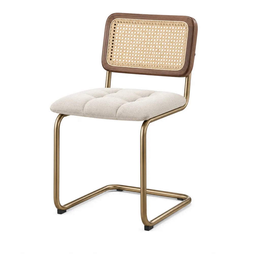 Silla de metal con respaldo de ratán y asiento de lino beige
