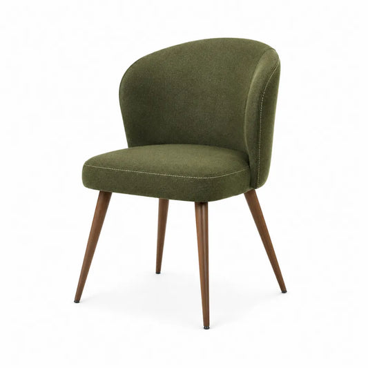Silla de madera y tela verde con respaldo curvado